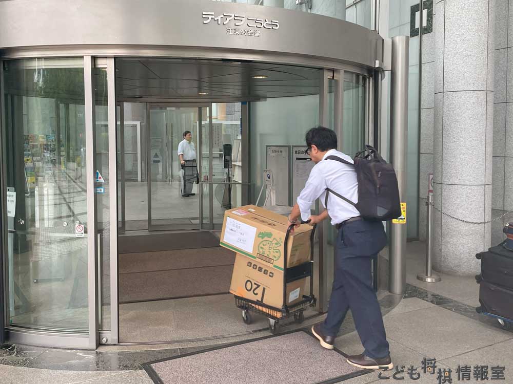 荷物を搬入