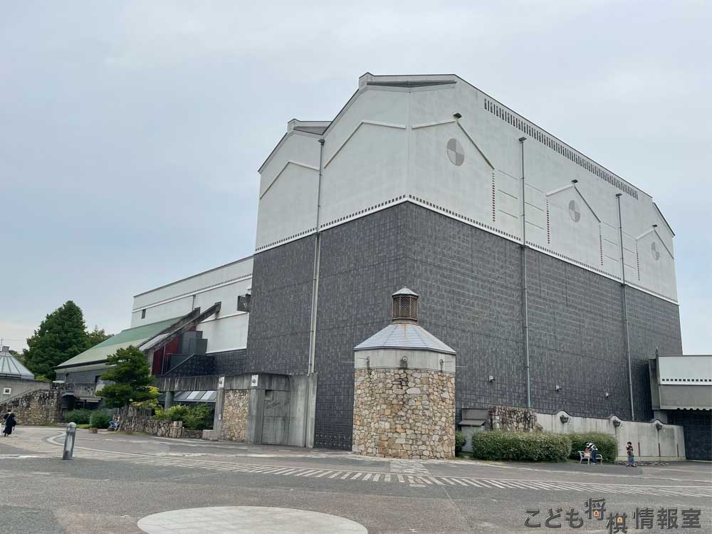 芸文館