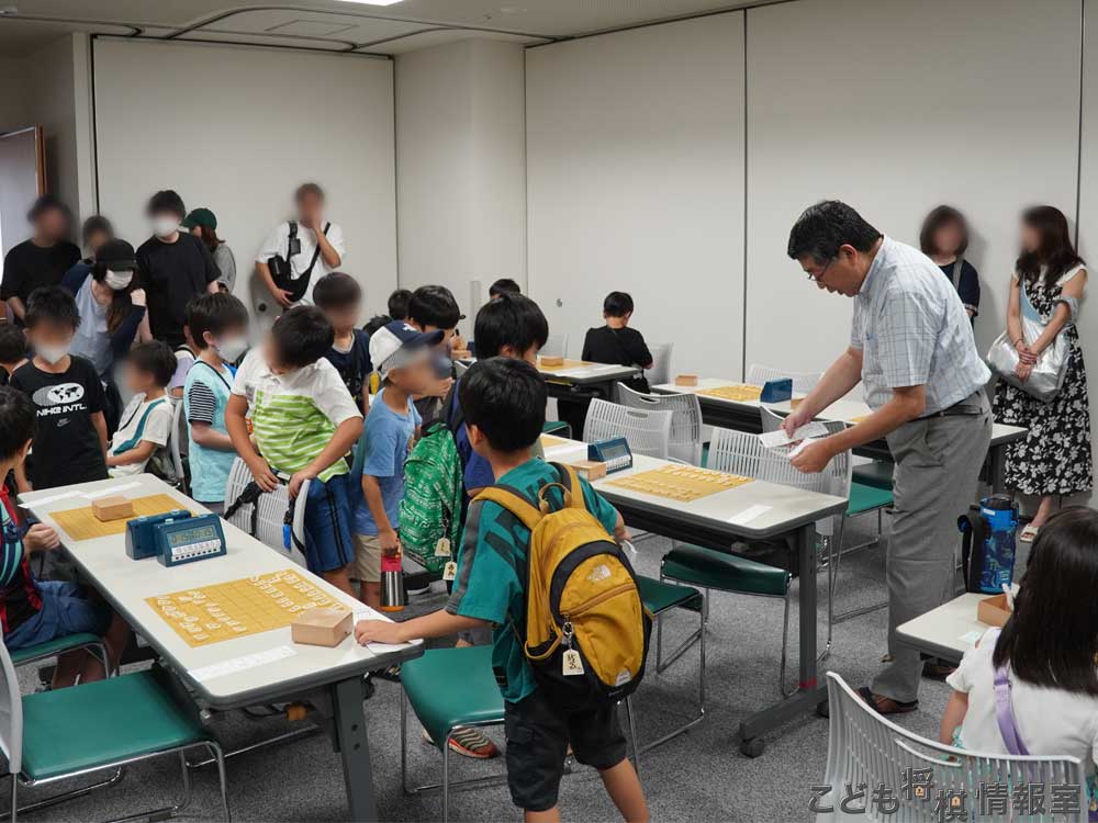 対局者を席に着かせる(A級)