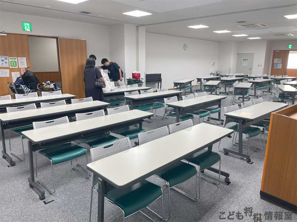 会場を退出