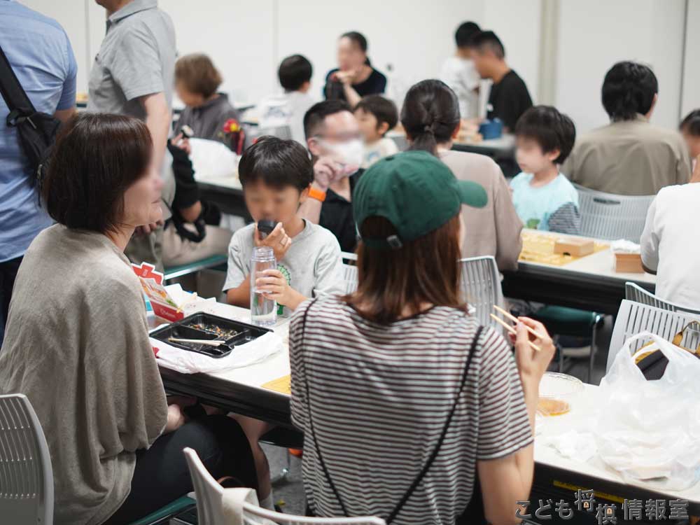 昼食の様子②