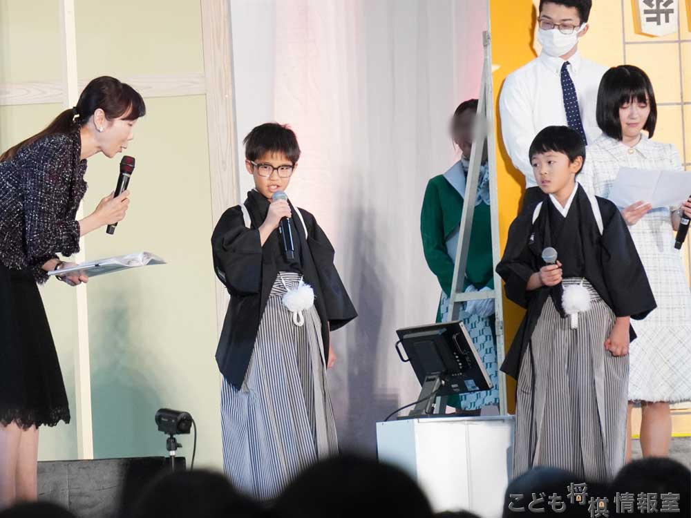 インタビューに答える二人