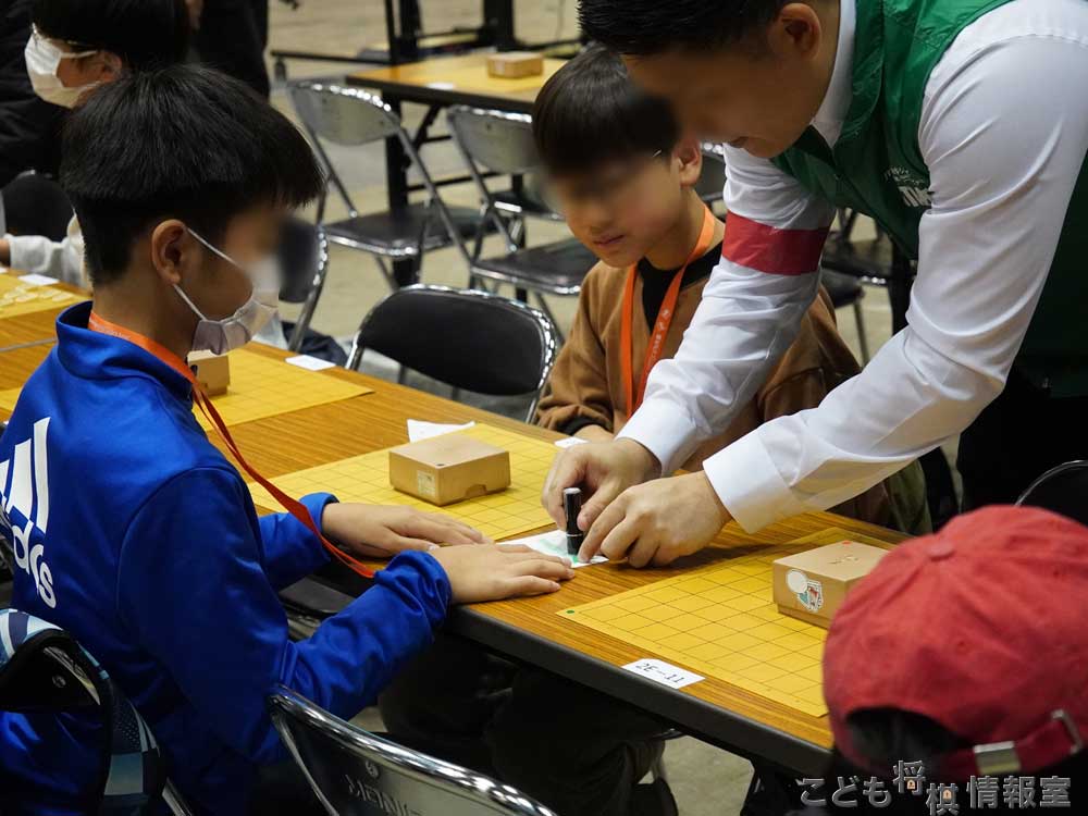 勝ち負けの印をもらう