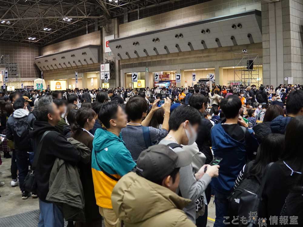 開会式を待つ保護者