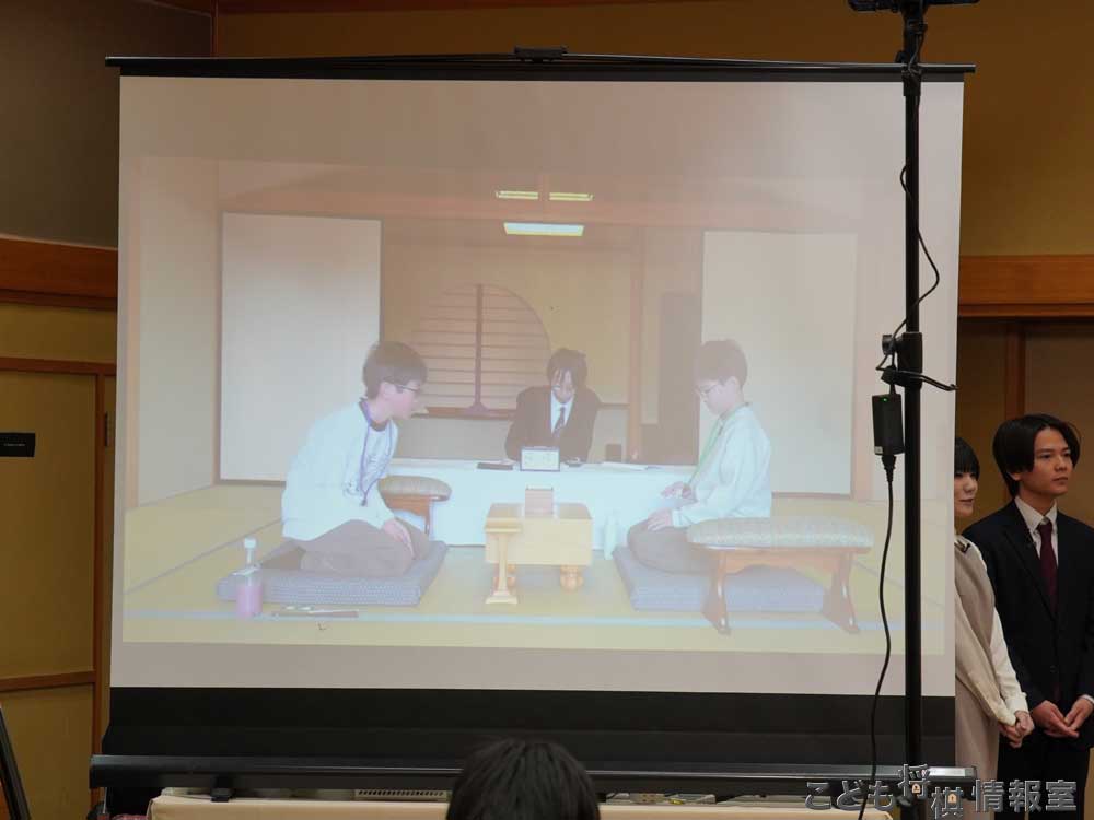 観戦会場のスクリーン