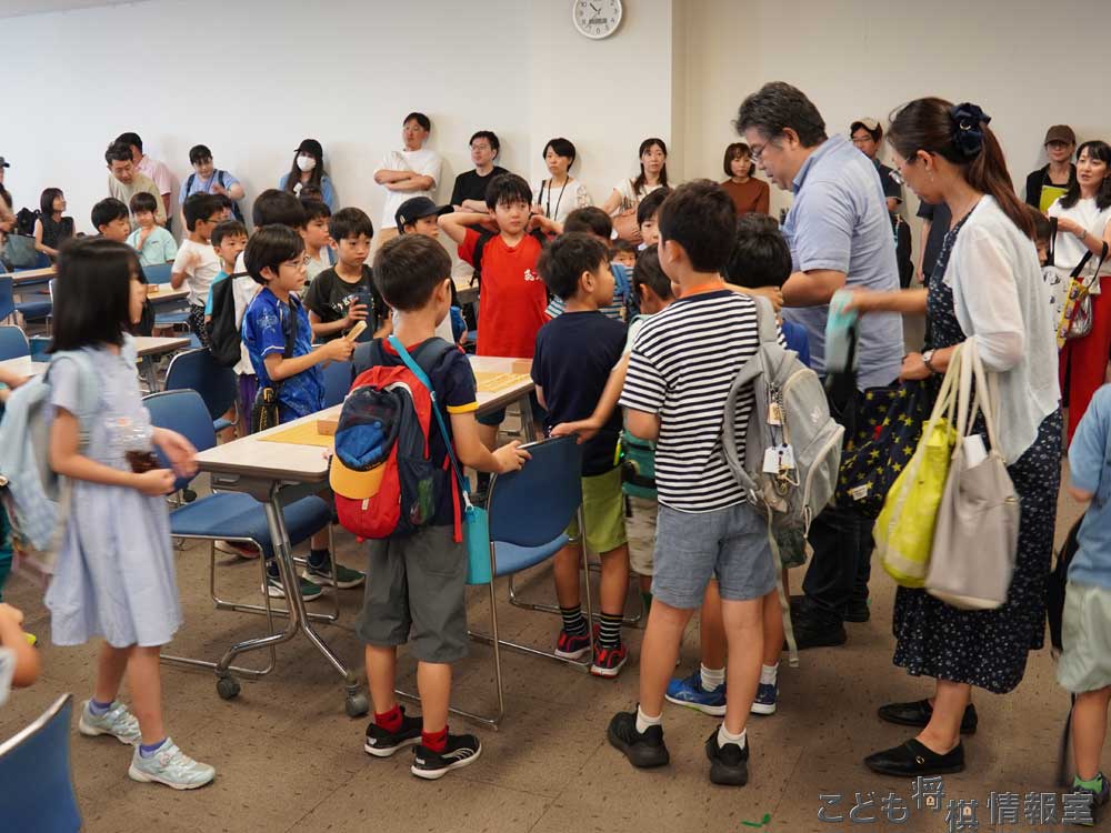 対局席を案内